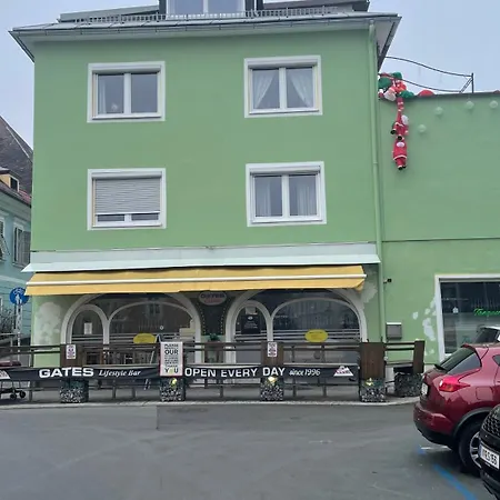 Feine 2-zimmer Dachgeschosswohnung *