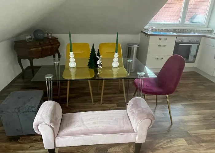 Feine 2-zimmer Dachgeschosswohnung דירה