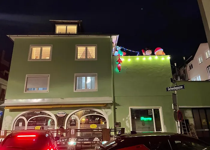 Feine 2-zimmer Dachgeschosswohnung דירה *